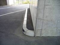 幅40cmほどの歩道？