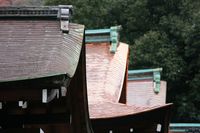 新しく吹き替えられた銅板の屋根