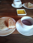 紫芋のスープとバゲット